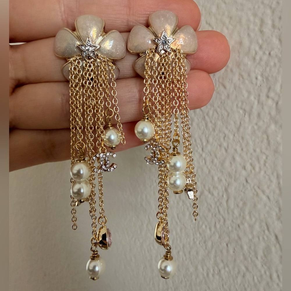 Chanel Pearl & Crystals Pendant Earrings 🌸✨ - Picture 4 of 12